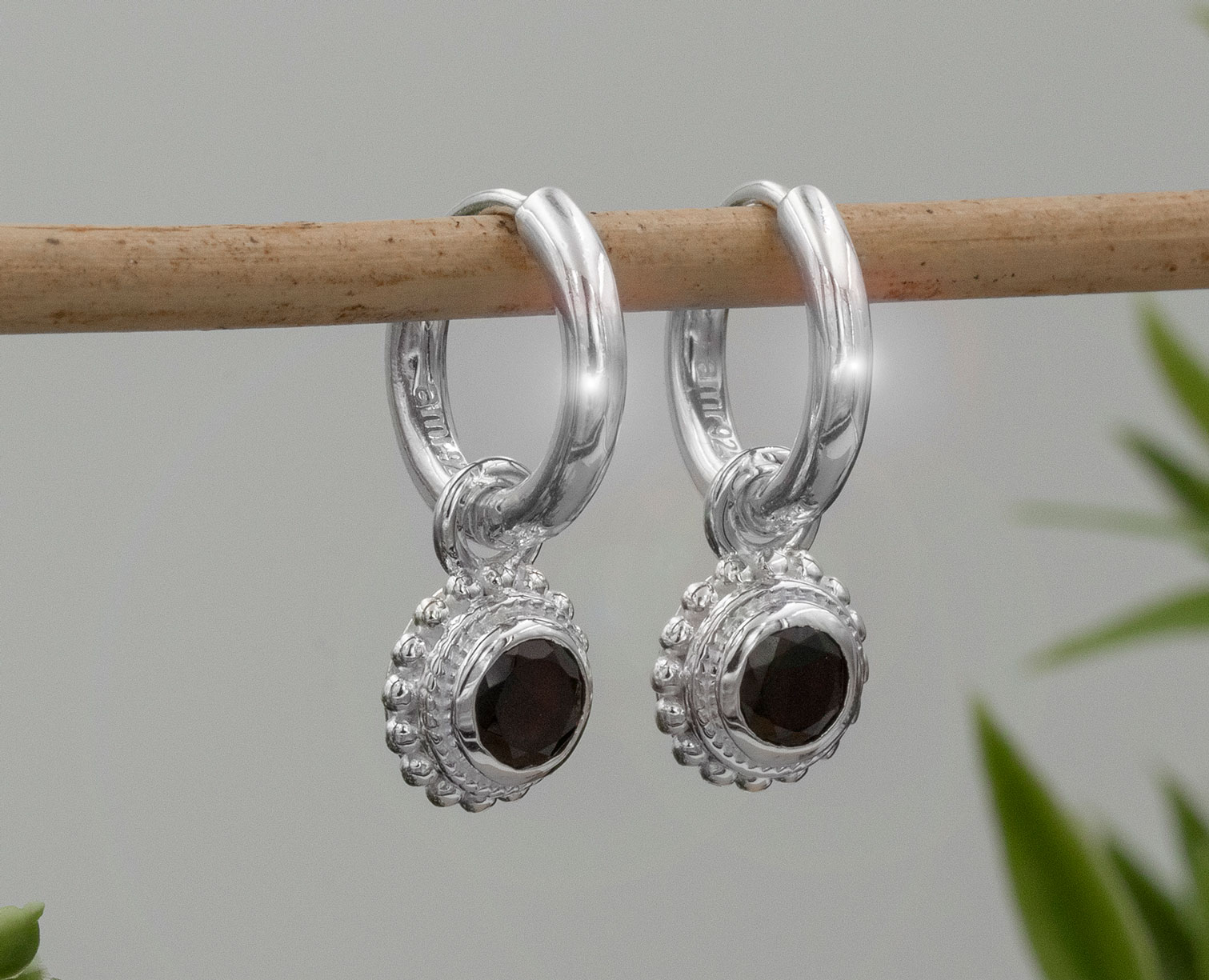 Bild von Onyx fac. Cabochon 6mm & Silber 925 Creolen, Silber 925