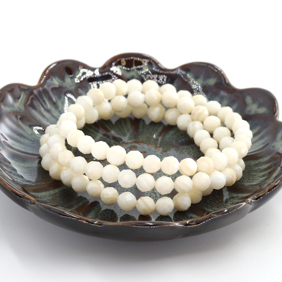 Bild von Perlmutt fac. Kugeln  6mm Armband