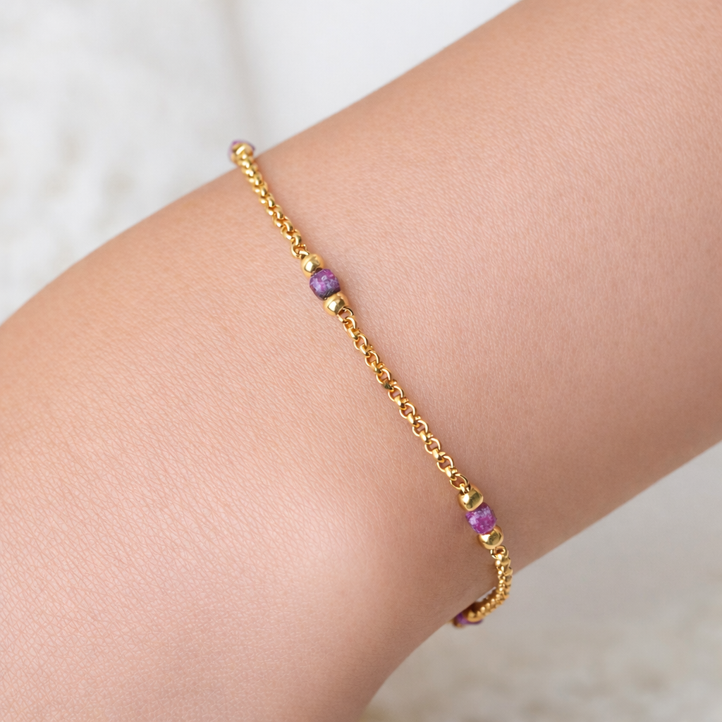 Bild von "Angels on a string". Rubin. Armband. Silber 925-Vergoldet